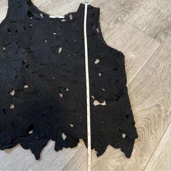 ANTHROPOLOGIE Black Lace Floral Appliqué Eyelet Sleeveless Top Cutouts Size S/M - Picture 9 of 13